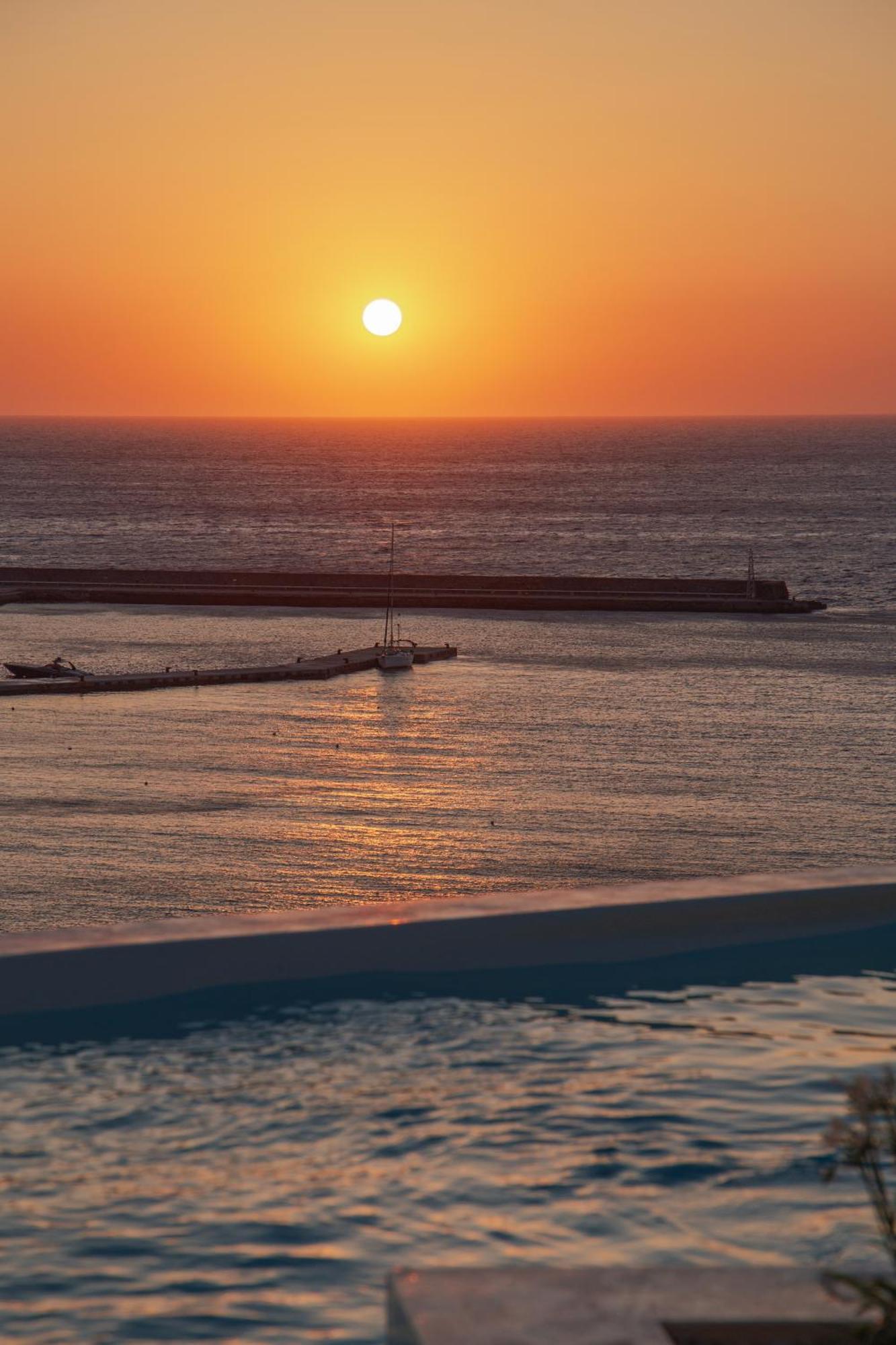 Golden Vista, Beachfront Suites By Explore Andros Dış mekan fotoğraf